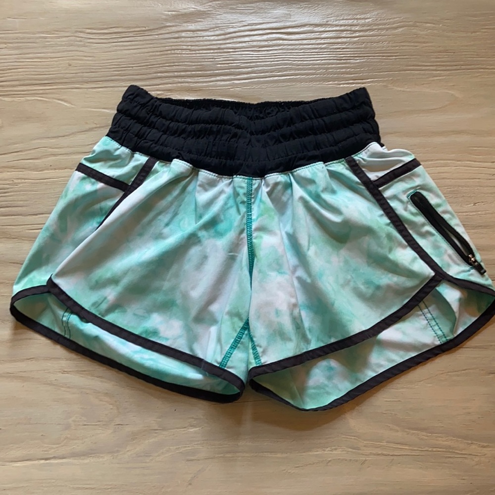 Lululemon Tracker shorts size 4